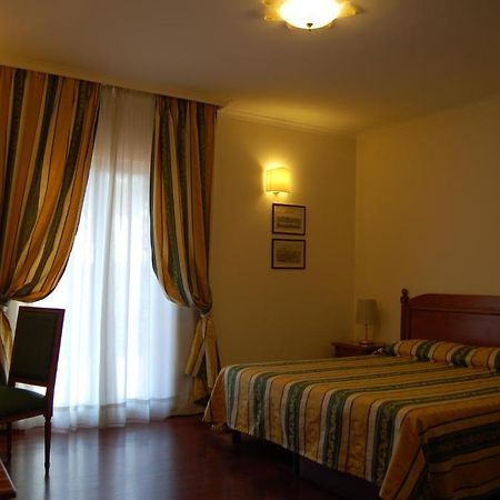 Clarice Hotel Castelnuovo Di Porto Exteriör bild