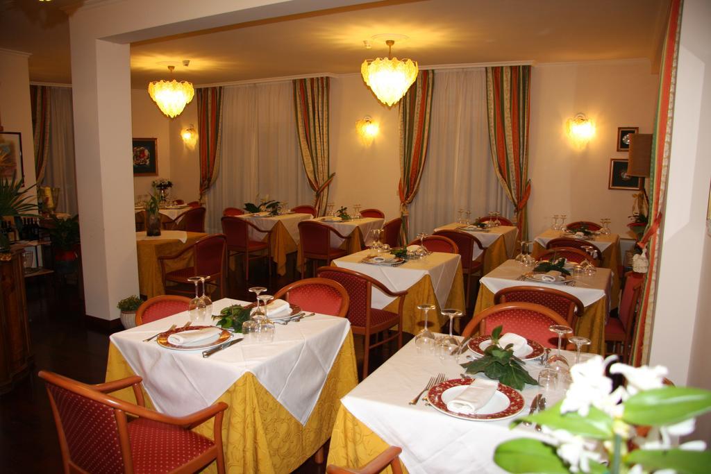 Clarice Hotel Castelnuovo Di Porto Exteriör bild