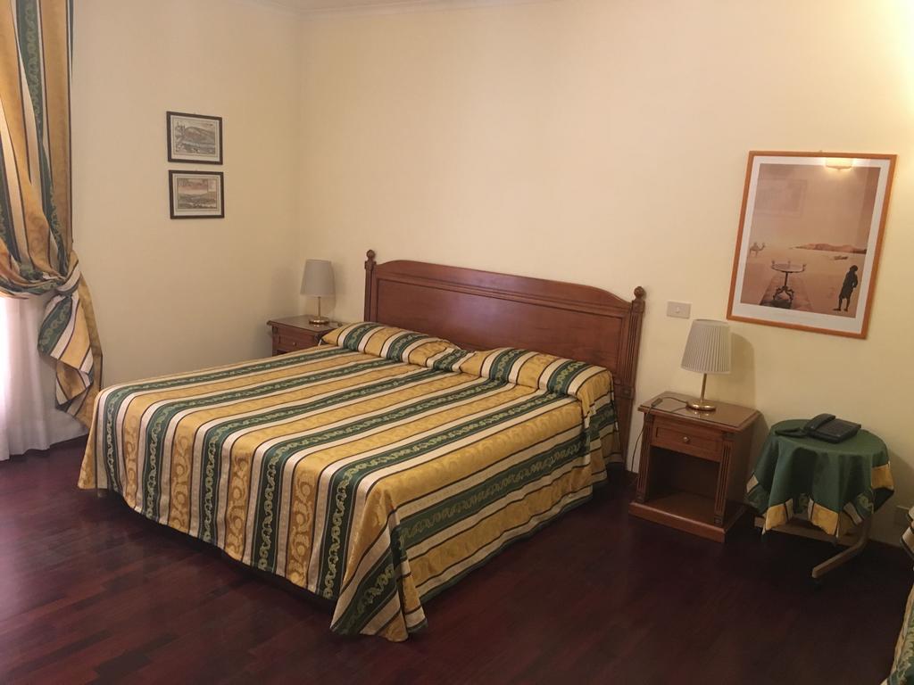 Clarice Hotel Castelnuovo Di Porto Exteriör bild