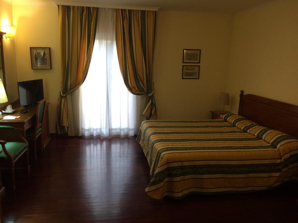 Clarice Hotel Castelnuovo Di Porto Exteriör bild