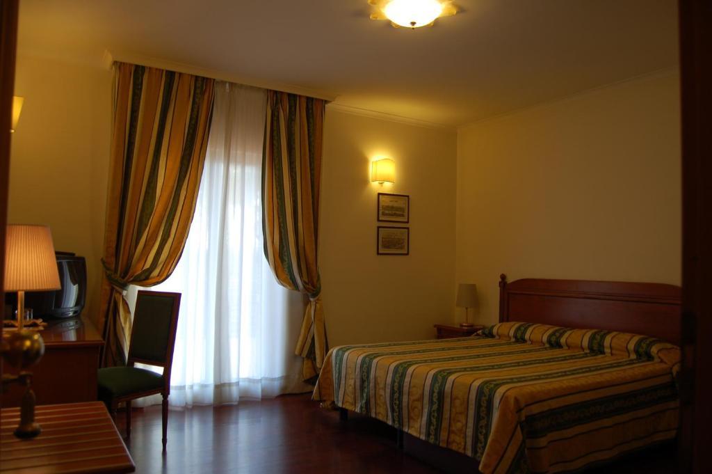 Clarice Hotel Castelnuovo Di Porto Exteriör bild