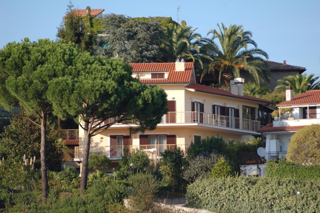 Clarice Hotel Castelnuovo Di Porto Exteriör bild